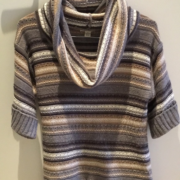 Three quarter scoop neck sweater! - Picture 1 of 4